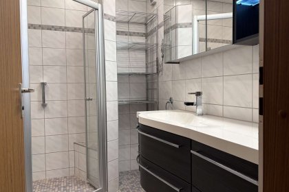 Badezimmer mit Dusche 