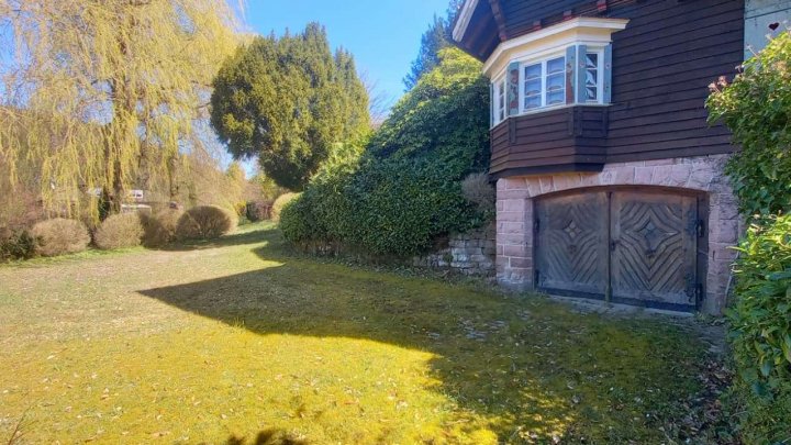 Historisches Juwel auf großem Grund in bester Lage