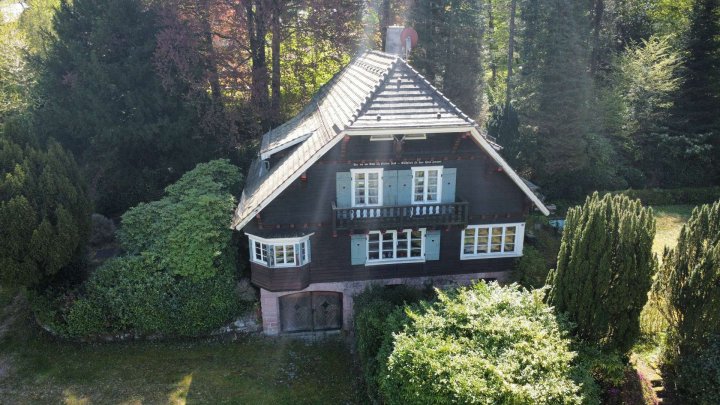 Historisches Juwel auf großem Grund in bester Lage
