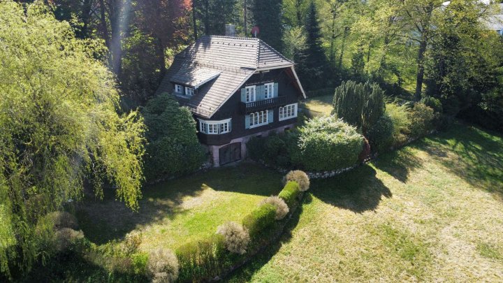 Historisches Juwel auf großem Grund in bester Lage