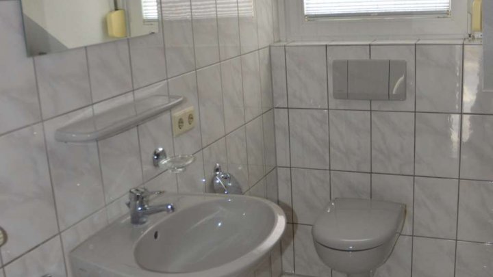 Schöne Wohnung in Aussichtslage mit Balkon und Garage zu verkaufen *Poeten wohnen im Dachgeschoß!*