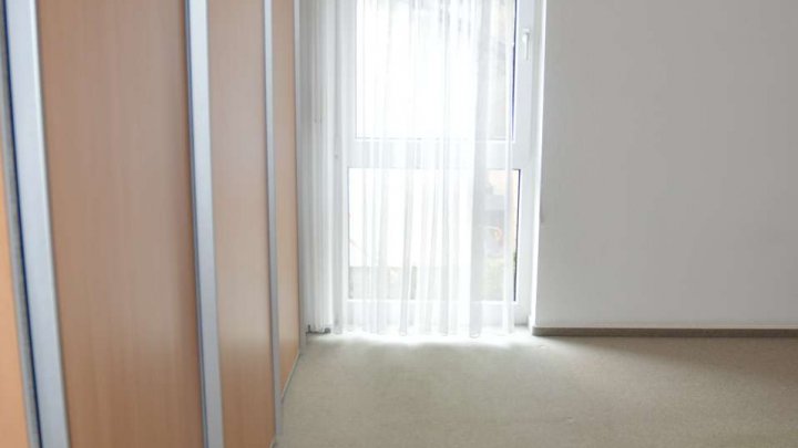 Schöne Wohnung in Aussichtslage mit Balkon und Garage zu verkaufen *Poeten wohnen im Dachgeschoß!*