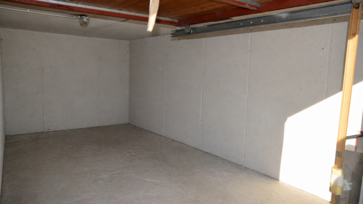 Schöne Wohnung in Aussichtslage mit Balkon und Garage zu verkaufen *Poeten wohnen im Dachgeschoß!*