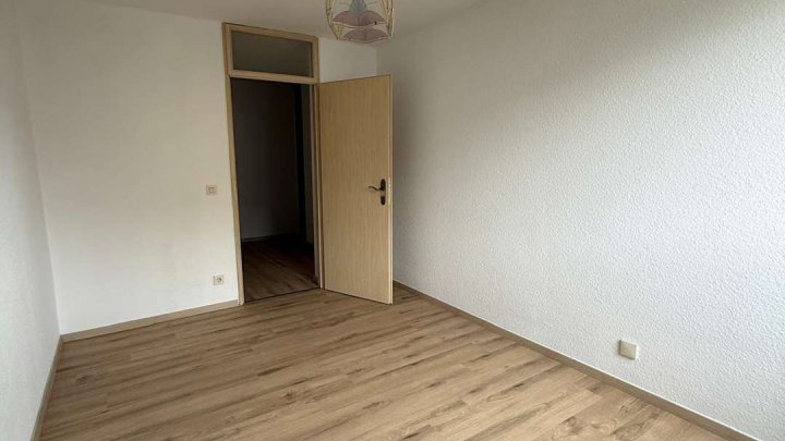 Schöne neu renovierte 3 Zimmer Eigentumswohnung