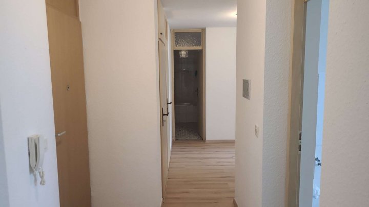 Schöne neu renovierte 3 Zimmer Eigentumswohnung