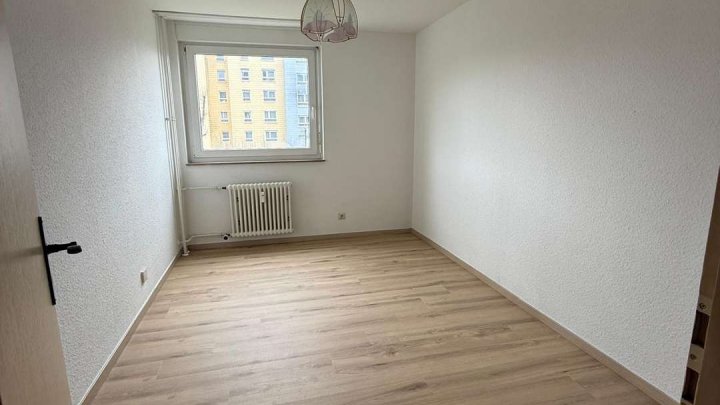 Schöne neu renovierte 3 Zimmer Eigentumswohnung