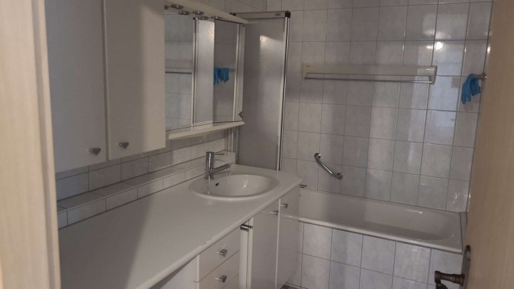 Schöne neu renovierte 3 Zimmer Eigentumswohnung